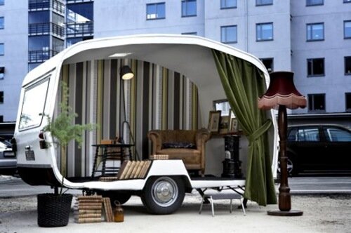 D&eacute;cor Maison Wall Coverings on Wheels
